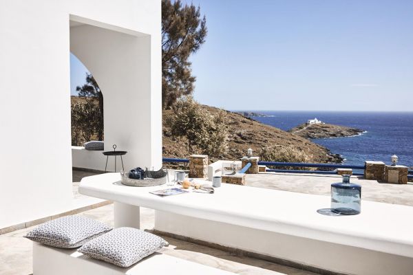 Tramontana suite bedroom patio view of the sea